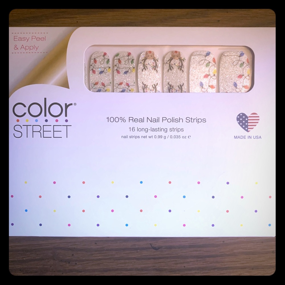 Color street: glitter Xmas lights and reindeers